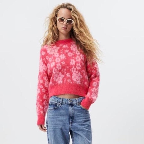 Floral Jacquard Sweater Pink Floral Print Size Medium Cropped Fit lightweight - Picture 2 of 9